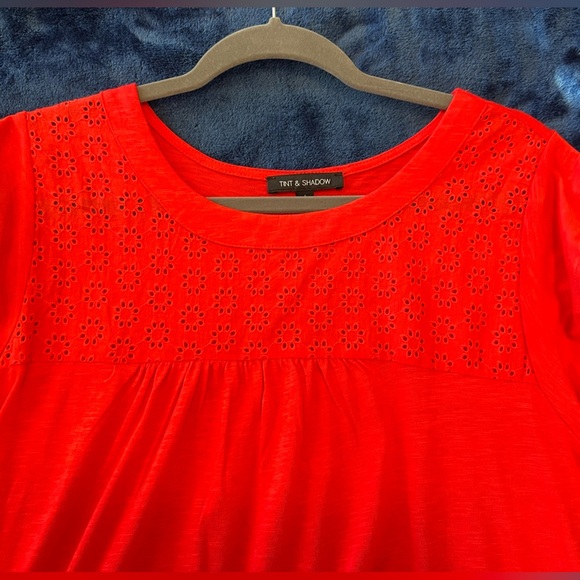 Tint & Shadow Coral shirt. Embroidered top and Ruffles cap sleeve - Picture 2 of 5